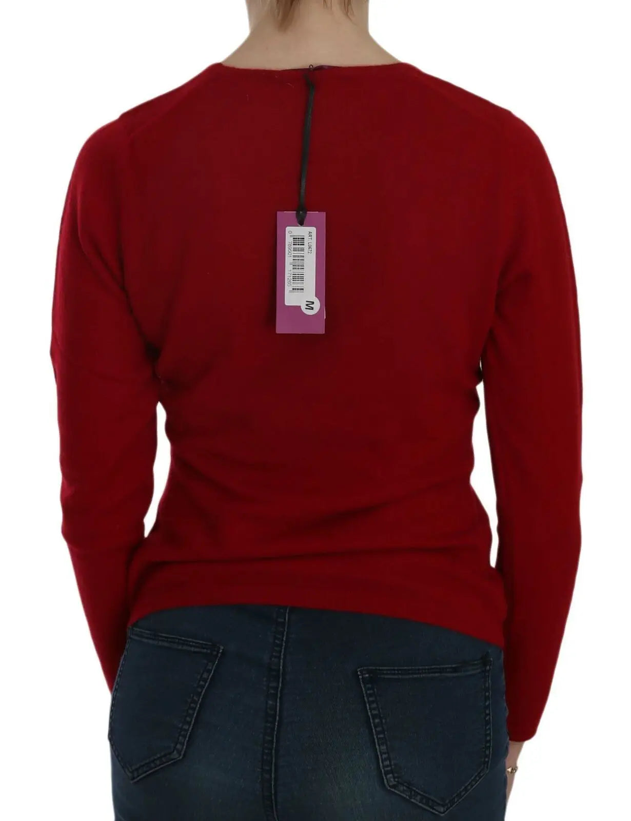 Red round neck cashmere pullover sweater with long sleeves and fitted silhouette.