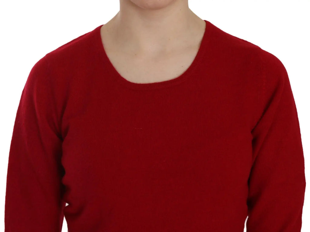 Red round neck cashmere pullover sweater with long sleeves and fitted silhouette.