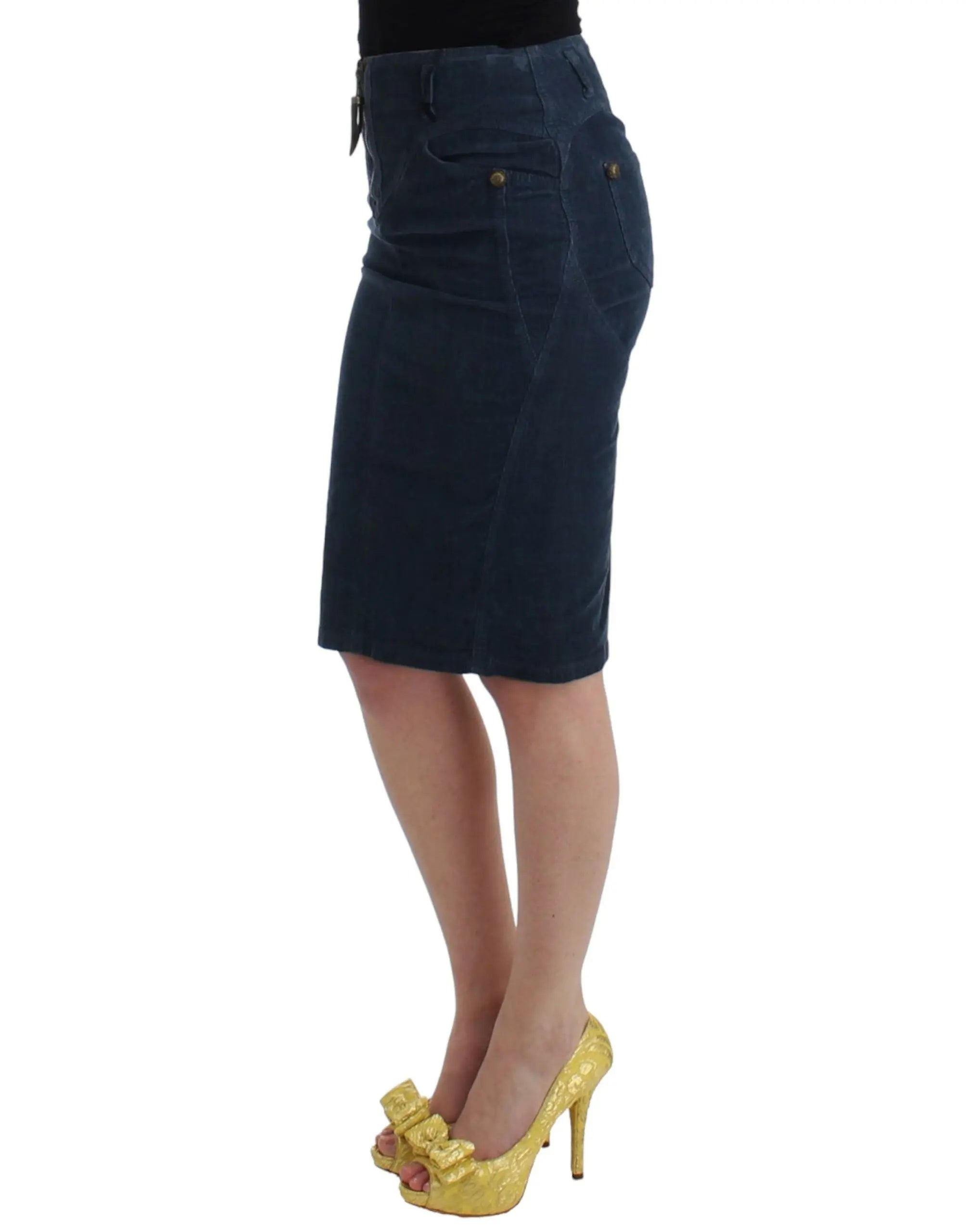 Blue midi pencil skirt in corduroy with front zip and pockets.