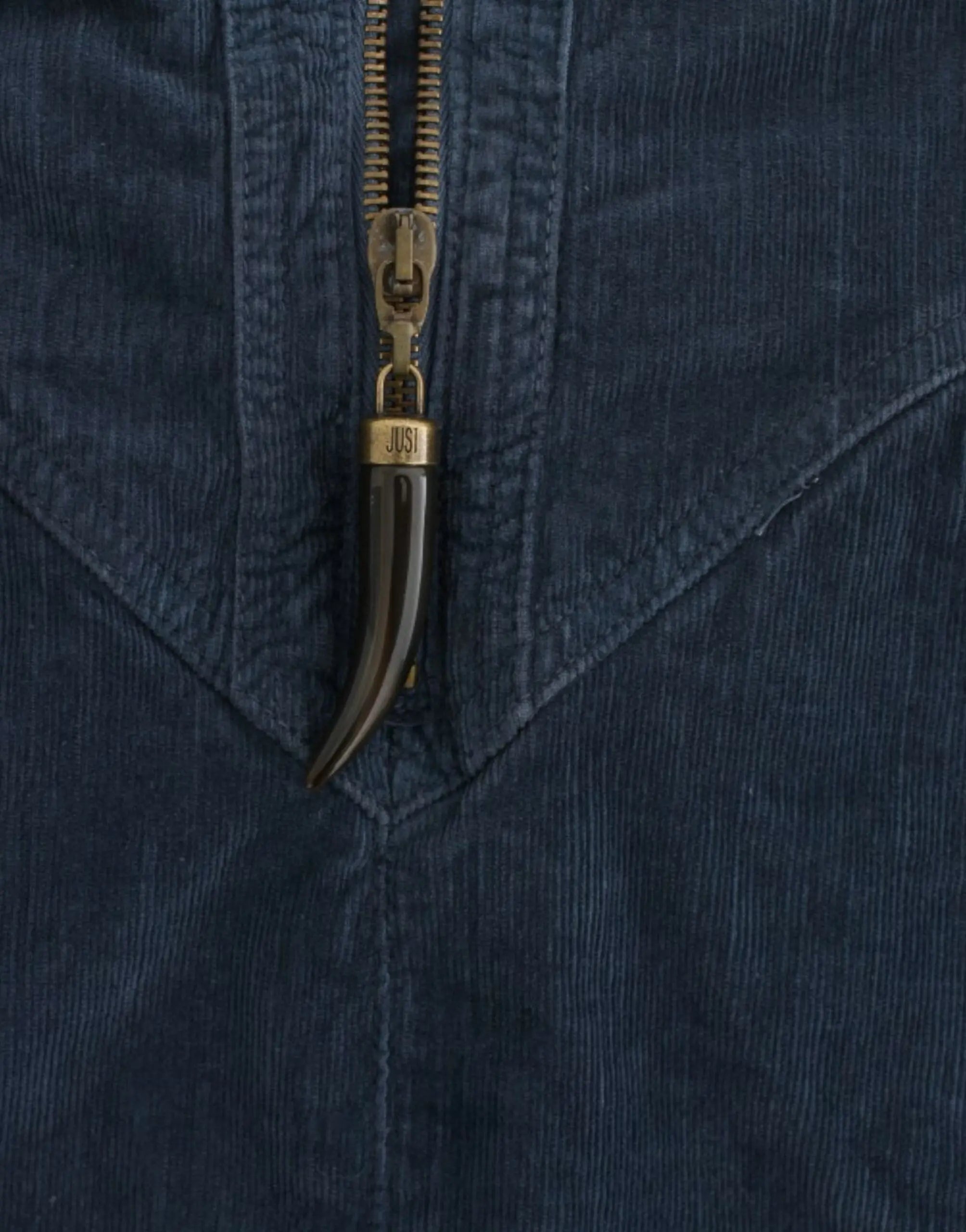 Blue midi pencil skirt in corduroy with front zip and pockets.